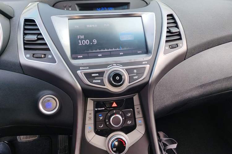 Used Hyundai Elantra (5th Generation / Langdong) 2016 1.6L Automatic Prestige Model Audio And AC Panel
