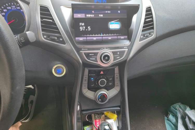 Used Hyundai Elantra (5th Generation / Langdong) 2016 1.6L Automatic Prestige Model Audio And AC Panel