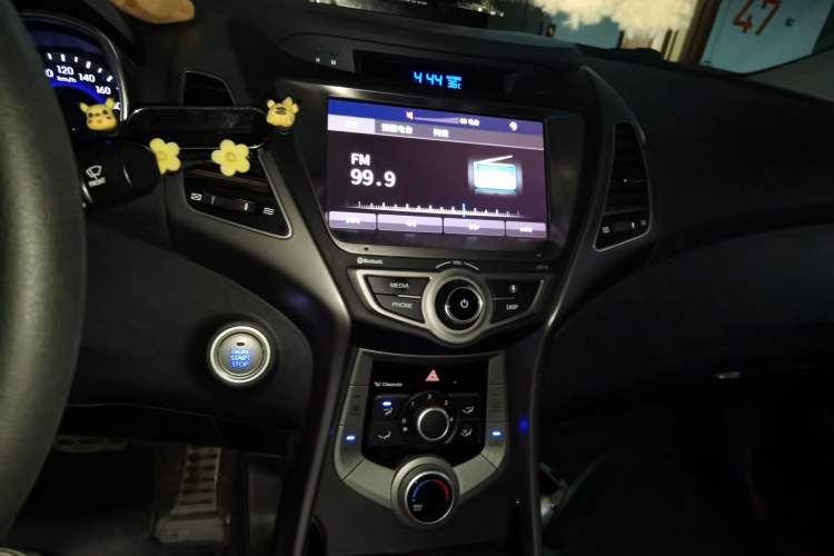 Used Hyundai Elantra (5th Generation / Langdong) 2016 1.6L Automatic Prestige Model Audio And AC Panel