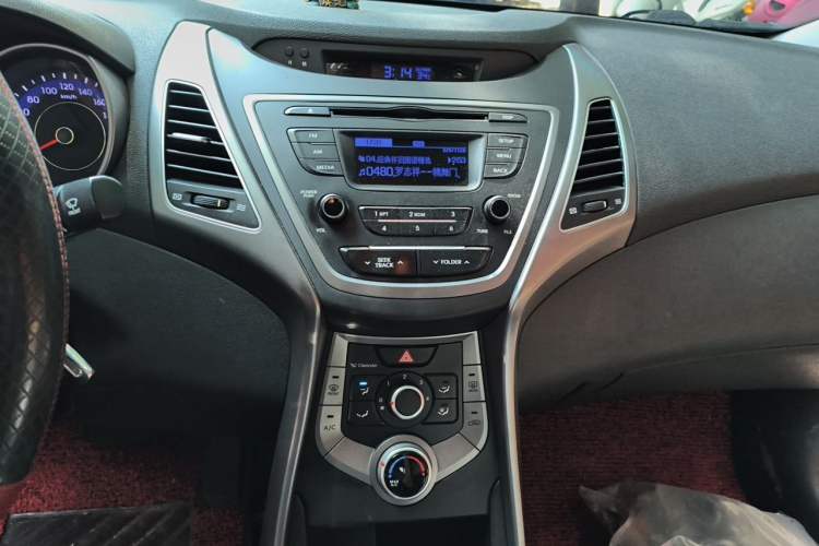 Used Hyundai Elantra (5th Generation / Langdong) 2016 1.6L Automatic Smart Version Audio And AC Panel