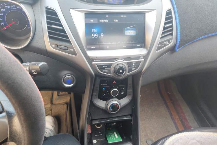 Used Hyundai Elantra (5th Generation / Langdong) 2016 1.6L Manual Luxury Model Audio And AC Panel
