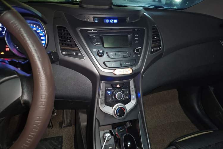 Used Hyundai Elantra (5th Generation / Langdong) 2016 1.6L Automatic Smart Version Audio And AC Panel