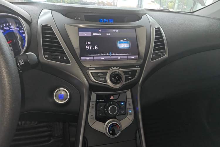 Used Hyundai Elantra (5th Generation / Langdong) 2016 1.6L Automatic Prestige Model Audio And AC Panel