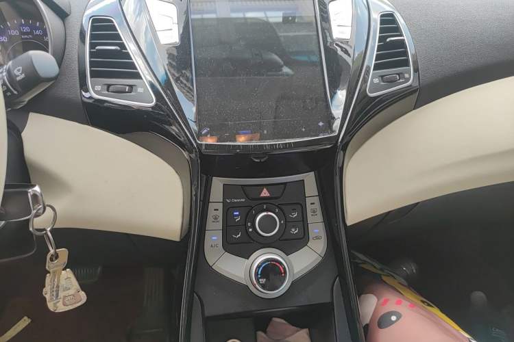 Used Hyundai Elantra (5th Generation / Langdong) 2016 1.6L Automatic Smart Version Audio And AC Panel