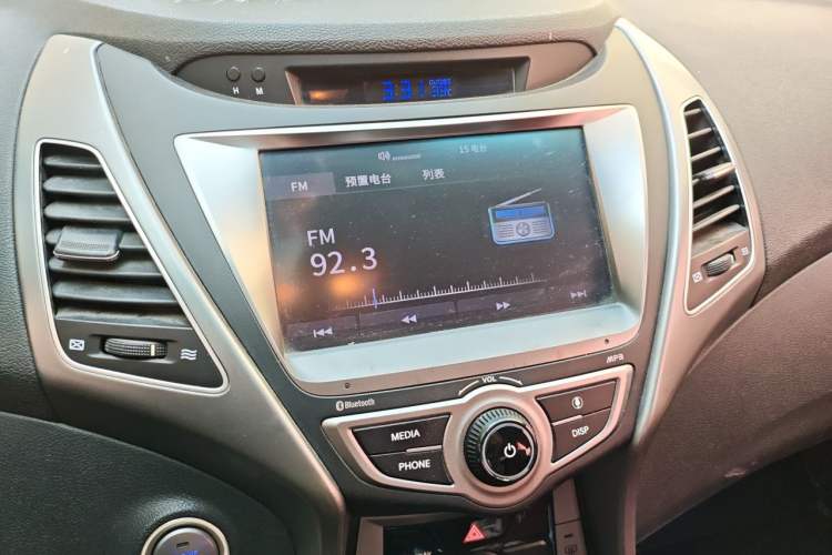 Used Hyundai Elantra (5th Generation / Langdong) 2016 1.6L Manual Luxury Model Audio And AC Panel