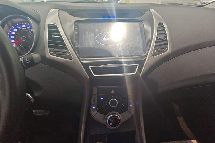 Used Hyundai Elantra (5th Generation / Langdong) 2016 1.6L Automatic Smart Version Audio And AC Panel