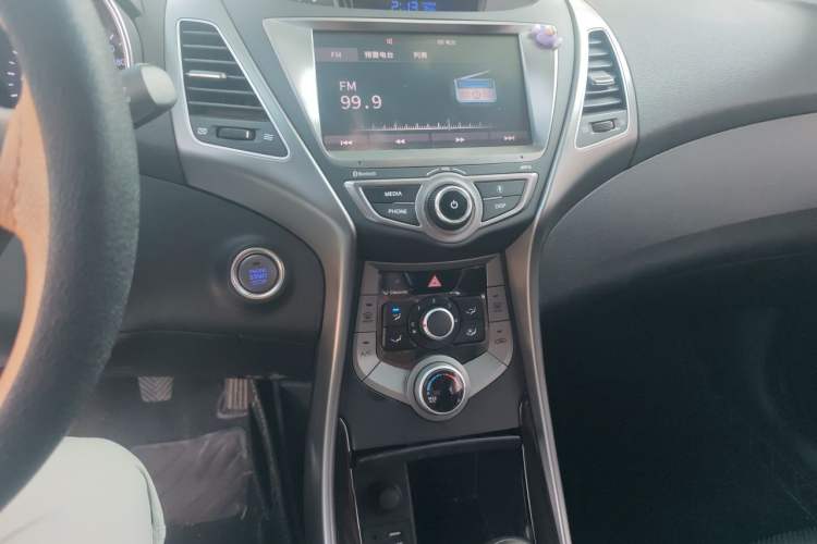 Used Hyundai Elantra (5th Generation / Langdong) 2016 1.6L Manual Luxury Model Audio And AC Panel