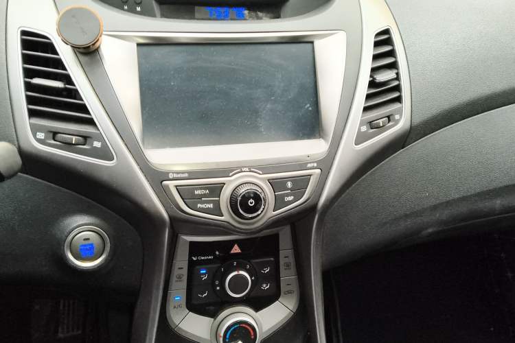 Used Hyundai Elantra (5th Generation / Langdong) 2016 1.6L Manual Luxury Model Audio And AC Panel