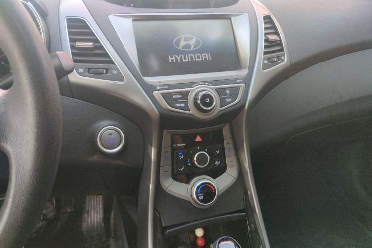 Used Hyundai Elantra (5th Generation / Langdong) 2016 1.6L Automatic Prestige Model Audio And AC Panel