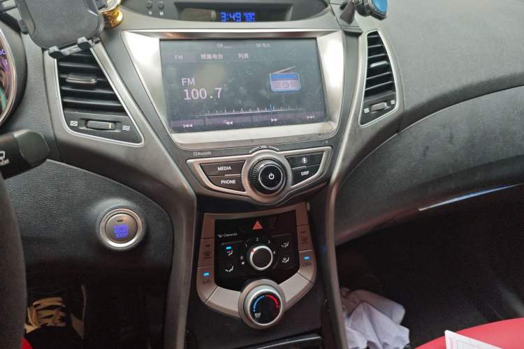 Used Hyundai Elantra (5th Generation / Langdong) 2016 1.6L Automatic Prestige Model Audio And AC Panel