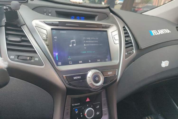 Used Hyundai Elantra (5th Generation / Langdong) 2016 1.6L Automatic Smart Version Audio And AC Panel