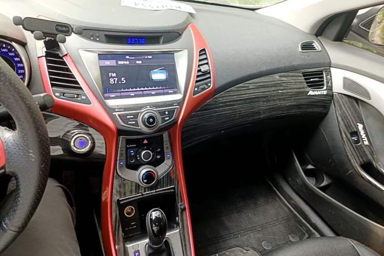 Used Hyundai Elantra (5th Generation / Langdong) 2016 1.6L Automatic Prestige Model Audio And AC Panel