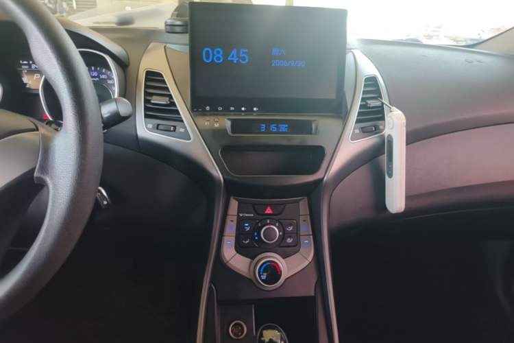Used Hyundai Elantra (5th Generation / Langdong) 2016 1.6L Automatic Smart Version Audio And AC Panel
