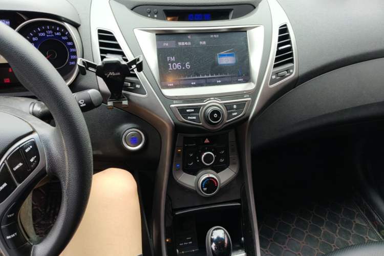 Used Hyundai Elantra (5th Generation / Langdong) 2016 1.6L Automatic Prestige Model Audio And AC Panel