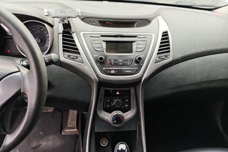 Used Hyundai Elantra (5th Generation / Langdong) 2016 1.6L Automatic Smart Version Audio And AC Panel