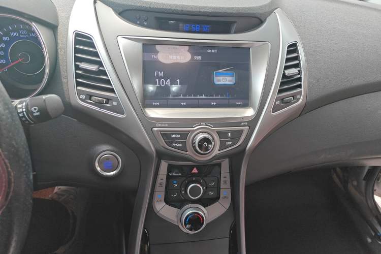 Used Hyundai Elantra (5th Generation / Langdong) 2016 1.6L Automatic Prestige Model Audio And AC Panel