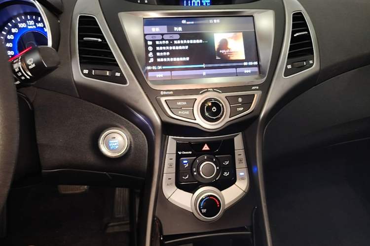 Used Hyundai Elantra (5th Generation / Langdong) 2016 1.6L Automatic Prestige Model Audio And AC Panel