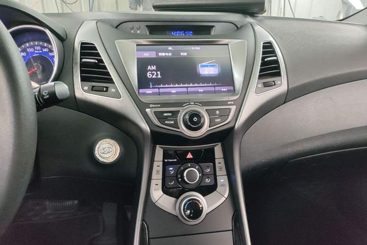 Used Hyundai Elantra (5th Generation / Langdong) 2016 1.6L Automatic Prestige Model Audio And AC Panel