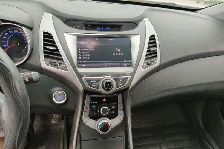 Used Hyundai Elantra (5th Generation / Langdong) 2016 1.6L Automatic Prestige Model Audio And AC Panel