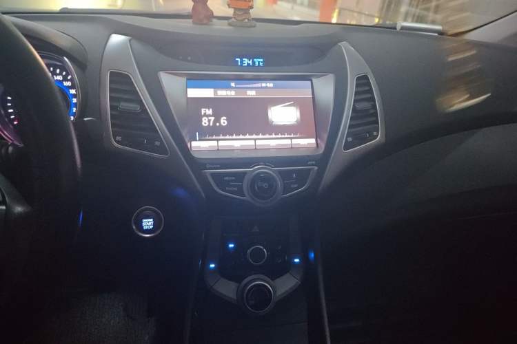 Used Hyundai Elantra (5th Generation / Langdong) 2016 1.6L Automatic Prestige Model Audio And AC Panel