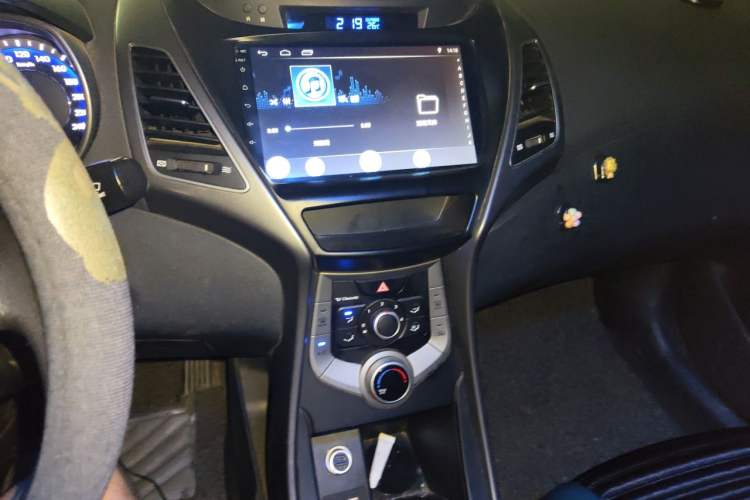 Used Hyundai Elantra (5th Generation / Langdong) 2016 1.6L Manual Fashion Edition Audio And AC Panel