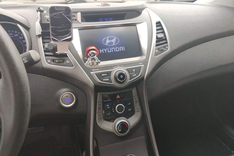 Used Hyundai Elantra (5th Generation / Langdong) 2016 1.6L Automatic Prestige Model Audio And AC Panel