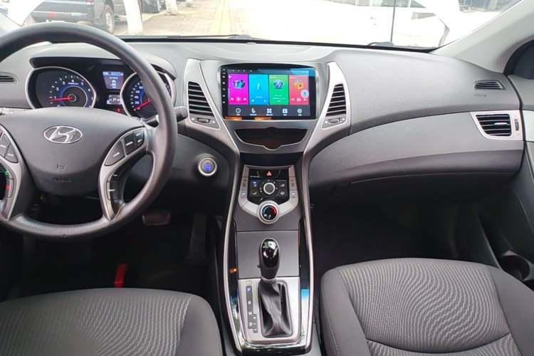 Used Hyundai Elantra (5th Generation / Langdong) 2016 1.6L Automatic Prestige Model Audio And AC Panel