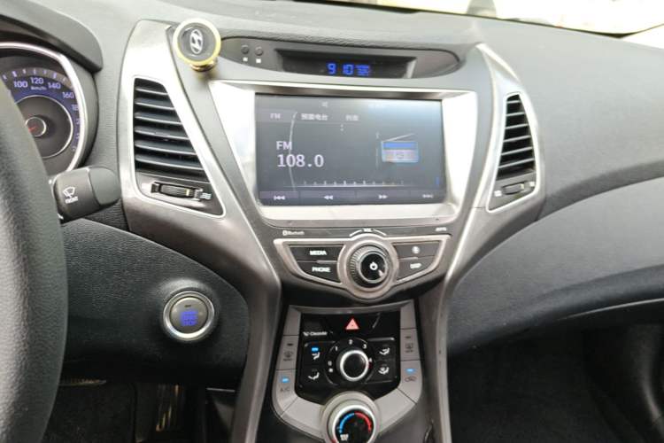Used Hyundai Elantra (5th Generation / Langdong) 2016 1.6L Automatic Prestige Model Audio And AC Panel
