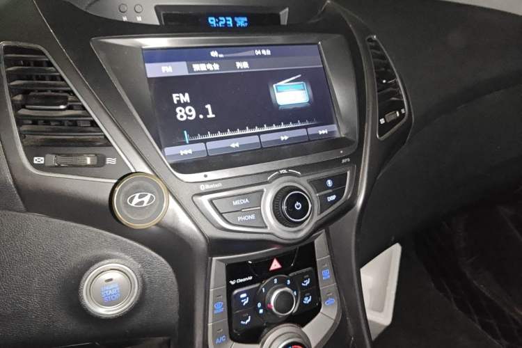 Used Hyundai Elantra (5th Generation / Langdong) 2016 1.6L Manual Luxury Model Audio And AC Panel