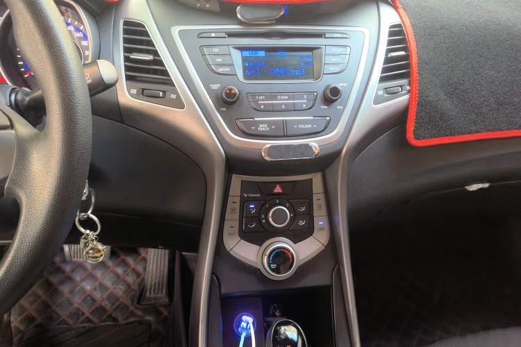 Used Hyundai Elantra (5th Generation / Langdong) 2016 1.6L Automatic Smart Version Audio And AC Panel