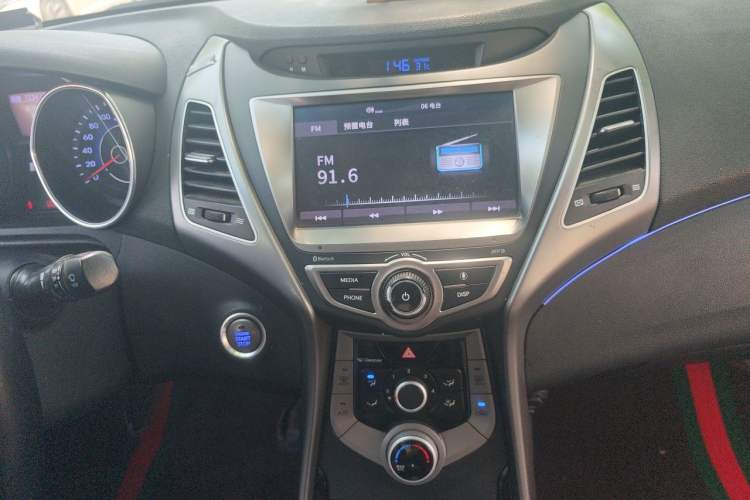 Used Hyundai Elantra (5th Generation / Langdong) 2016 1.6L Manual Luxury Model Audio And AC Panel