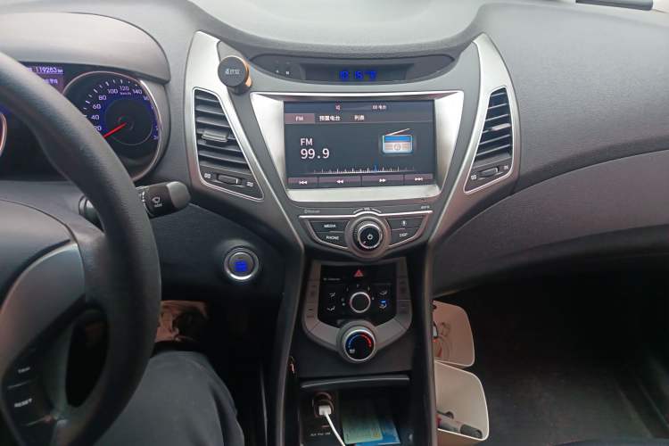 Used Hyundai Elantra (5th Generation / Langdong) 2016 1.6L Manual Luxury Model Audio And AC Panel