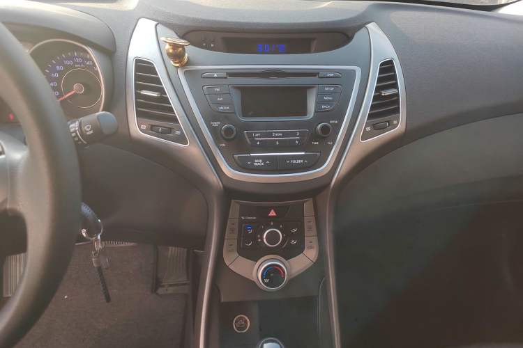 Used Hyundai Elantra (5th Generation / Langdong) 2016 1.6L Automatic Smart Version Audio And AC Panel
