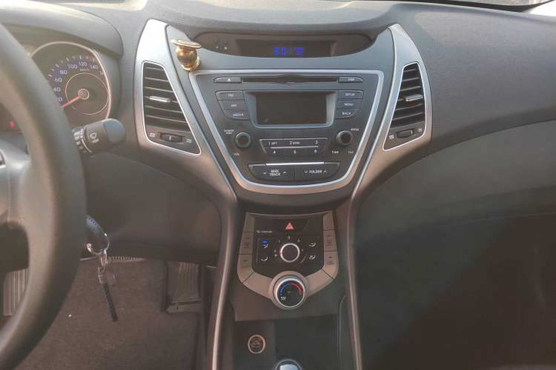 Used Hyundai Elantra (5th Generation / Langdong) 2016 1.6L Automatic Smart Version Audio And AC Panel