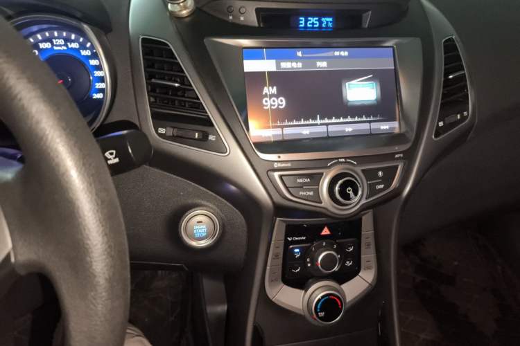 Used Hyundai Elantra (5th Generation / Langdong) 2016 1.6L Automatic Prestige Model Audio And AC Panel