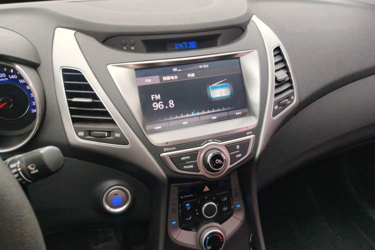 Used Hyundai Elantra (5th Generation / Langdong) 2016 1.6L Automatic Prestige Model Audio And AC Panel