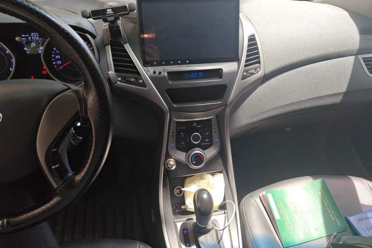 Used Hyundai Elantra (5th Generation / Langdong) 2016 1.6L Automatic Smart Version Audio And AC Panel