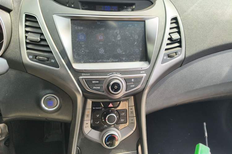 Used Hyundai Elantra (5th Generation / Langdong) 2016 1.6L Manual Luxury Model Audio And AC Panel