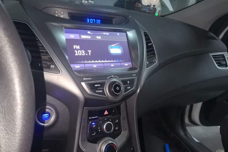 Used Hyundai Elantra (5th Generation / Langdong) 2016 1.6L Manual Luxury Model Audio And AC Panel