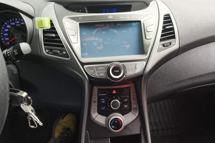 Used Hyundai Elantra (5th Generation / Langdong) 2016 1.6L Manual Fashion Edition Audio And AC Panel