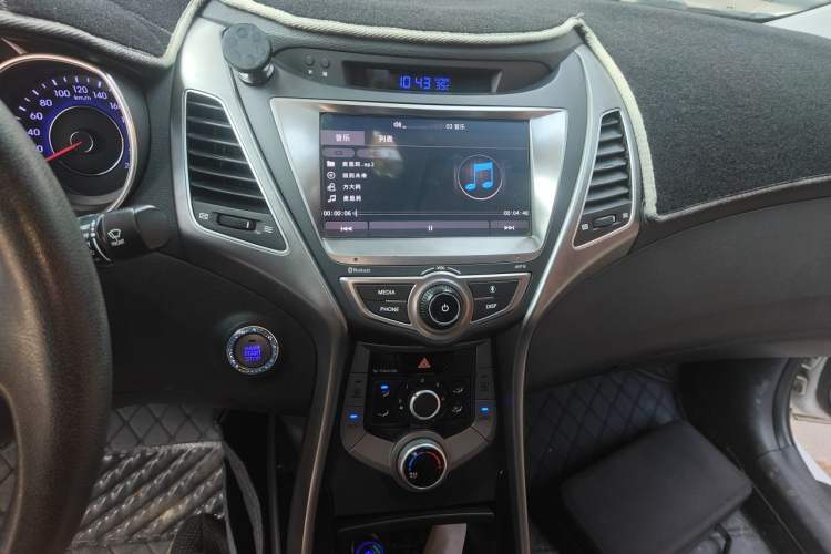 Used Hyundai Elantra (5th Generation / Langdong) 2016 1.6L Automatic Prestige Model Audio And AC Panel