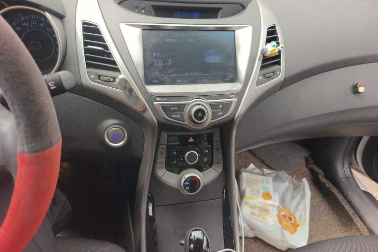 Used Hyundai Elantra (5th Generation / Langdong) 2016 1.6L Automatic Prestige Model Audio And AC Panel