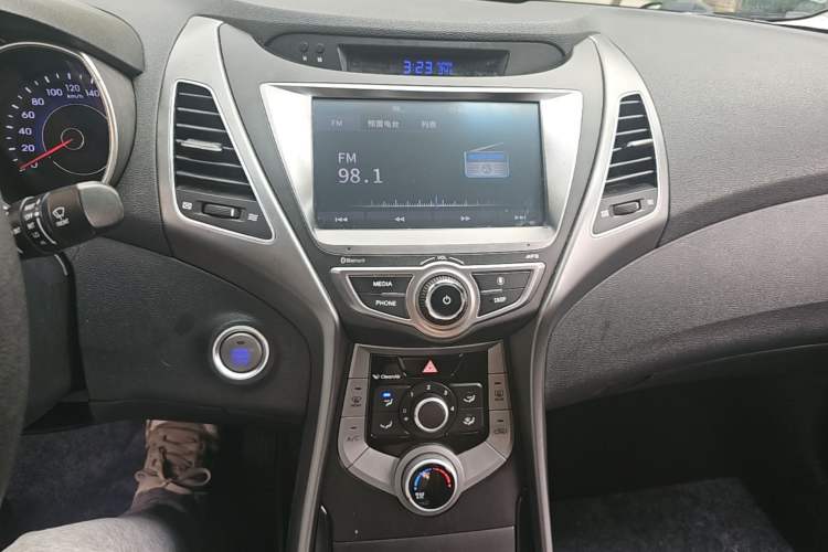 Used Hyundai Elantra (5th Generation / Langdong) 2016 1.6L Automatic Prestige Model Audio And AC Panel