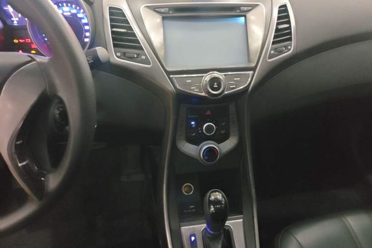 Used Hyundai Elantra (5th Generation / Langdong) 2016 1.6L Automatic Smart Version Audio And AC Panel