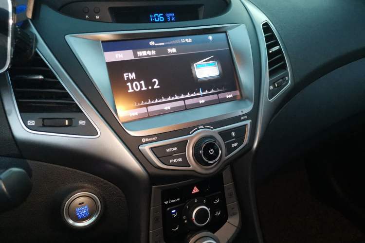 Used Hyundai Elantra (5th Generation / Langdong) 2016 1.6L Automatic Prestige Model Audio And AC Panel