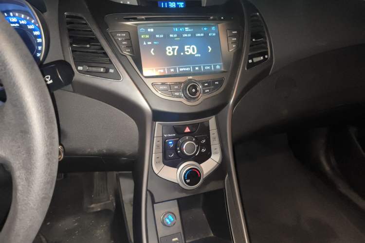 Used Hyundai Elantra (5th Generation / Langdong) 2016 1.6L Automatic Smart Version Audio And AC Panel