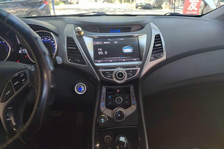 Used Hyundai Elantra (5th Generation / Langdong) 2016 1.6L Automatic Prestige Model Audio And AC Panel