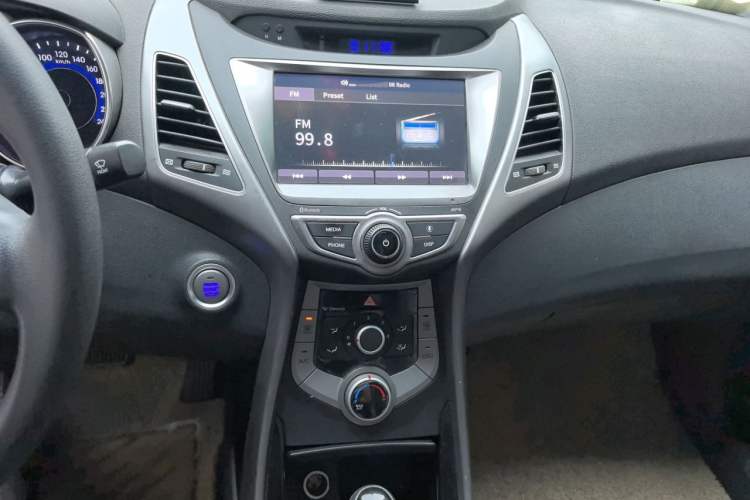 Used Hyundai Elantra (5th Generation / Langdong) 2016 1.6L Automatic Prestige Model Audio And AC Panel