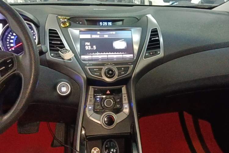 Used Hyundai Elantra (5th Generation / Langdong) 2016 1.6L Automatic Prestige Model Audio And AC Panel