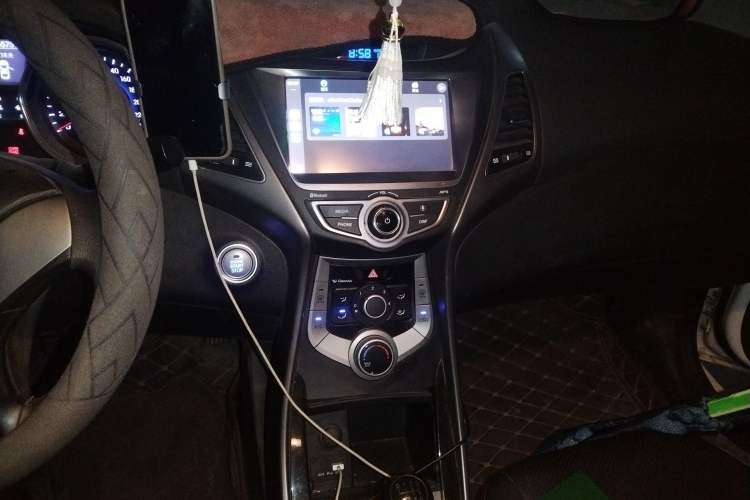 Used Hyundai Elantra (5th Generation / Langdong) 2016 1.6L Manual Luxury Model Audio And AC Panel